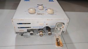 Gass gyzzer. water Heater