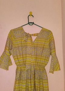 Bright&amp;breezy yellow maxi dress with floral print