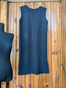 Sleeveless Black Dress 🖤