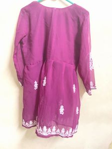 Women Embroidered Kurta