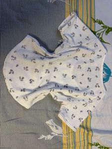 Floral Button-Up White Top.SIZE-28-34.