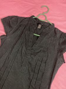 H&amp;M Black Striped V-Neck Top