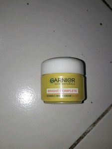 Garnier Bright Complete Cream