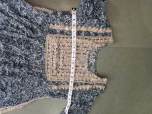 Embroidered Naira Cut Kameez Trouser Set