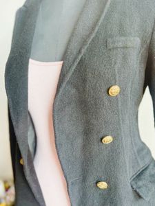Smart All Black Blazer Perfect For This Winter