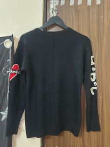 Stylish Black Graphic Print Sweater