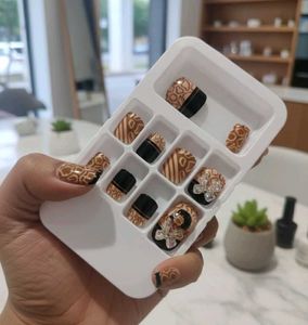 Press-On Nail Set🤎