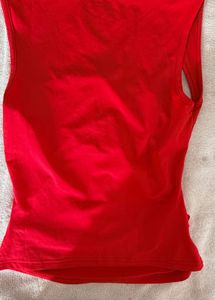 Chic Red Sleeveless Top