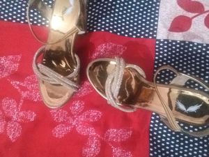 Beautiful Heels 👠 With Low Price New Without Tag