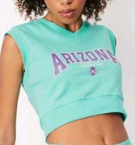 V-neck Crop Graphic T-shirt