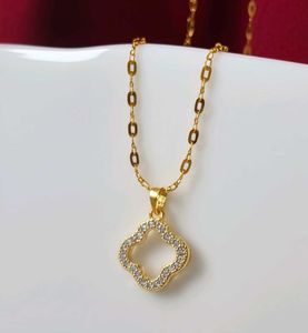 18k Gold Clover Pendant Necklace