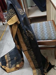 Elegant Black & Gold Dupatta