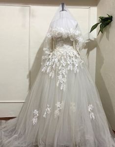 Elegant Lace Wedding Gown