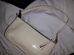 White Slingbag👜