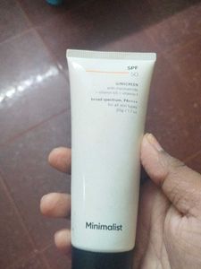 Minimalist Niacinamide Sunscreen
