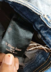 Fashionable Stretchable Jeans For Girls...