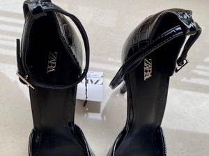 🖤ZARA Heeled Shoes with AnkleStrap