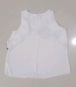 Sleeveless white short top