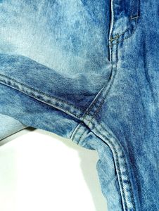 Men&#39;s Distressed Light Wash Jeans