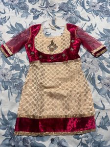 Elegant Embroidered Kurti