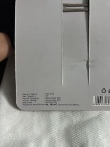 GUBB’s Black bow hairclip