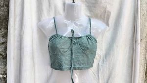 162610. Cute Green Lace Crop Top