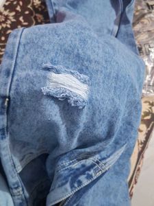 Highwaist Blue Jeans -- Raw Ripped