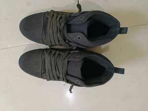 Women Stylish Flat Boots.