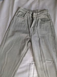 Khaki Boyfriend Jeans
