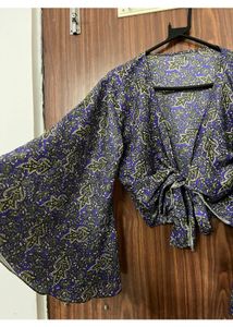 Chic Wraparound Top – Effortlessly Stylish &amp; Flatt