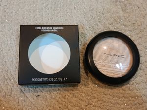 MAC Extra Dimension Skinfinish Highlighter