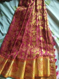 Pattu Saree With Good Type Zari Border