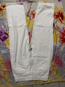 White High-Waist Relaxed Fit Jeans Size 32