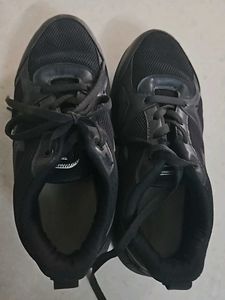 Black trendy sports shoes