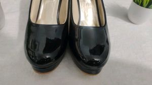 🖤 Black High Belly Heels 🖤