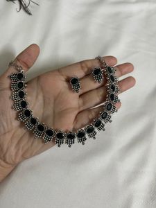 Black Metal Stone Necklace Set