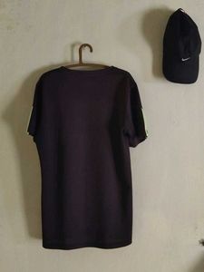 Men&#39;s Black Athletic T-Shirt &amp; Nike Cap