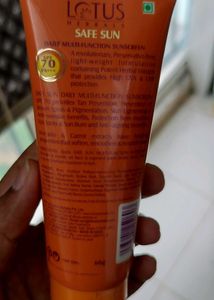 Lotus Herbals Safe Sun SPF 70