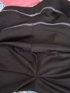 Black Athletic Leggings with Pockets