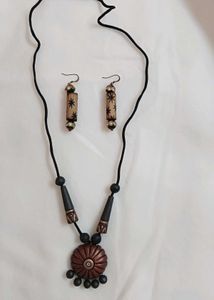 AUTHENTIC AND FUNKY JEWELLERY SET