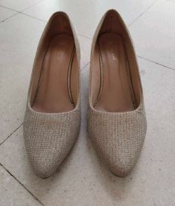 Elegant Gold Heels Good With Imperfection