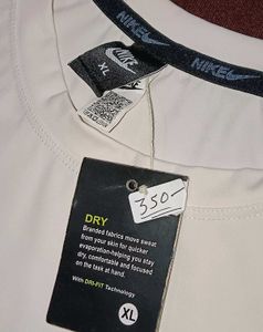 Nike T-shirt WITH FREE GIFT 🎁🎁💯