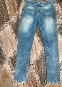 Trendy High-Waist Blue Denim with 3-Button Style💙