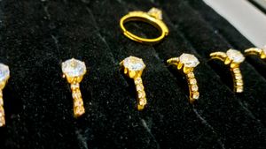 Diamond 💎 Ring 💍 (Gold)