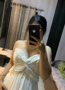 Elegant White Ethnic Gown❤️🎀🦋