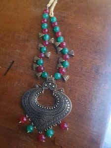 Maroon And Green Colur Necklace