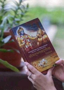 Shrimad Bhagvad Gita - Yatharup - (Hindi Language)