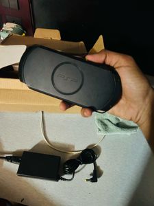 Sony PSP-E1004 street ( Play station Portable )