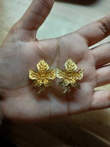 Lovely Vintage Jewellery Gold-tone Maple Earings