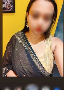 Elegant Black &amp; Gold Saree